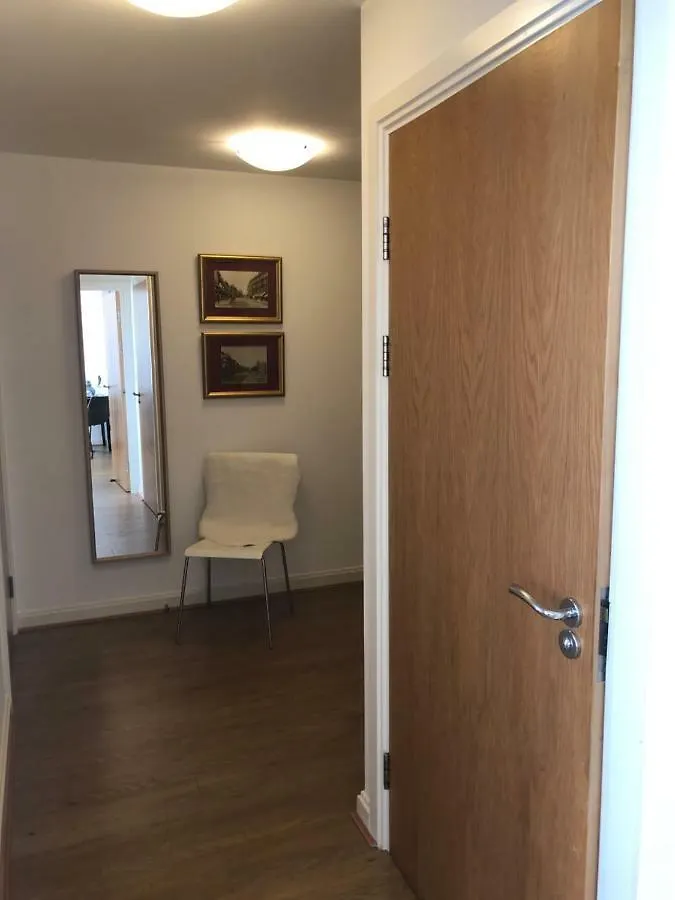 Hansen House 2 With Private Parking Cardiff Daire