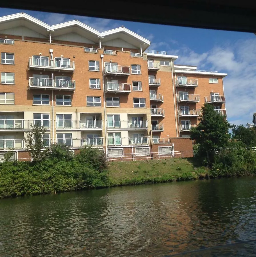 Hansen House 2 With Private Parking Cardiff Daire